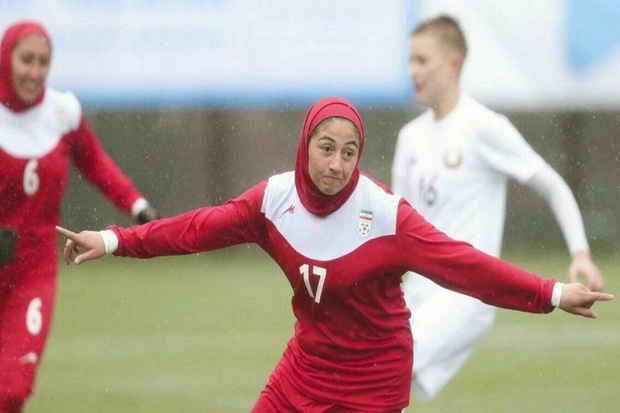درخشش بازیکن ارومیه ای در مسابقه فوتبال دختران ایران و بلاروس