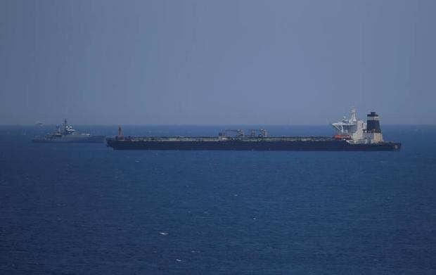 نفتکش حامل نفت ایران در حال ترک جبل الطارق است