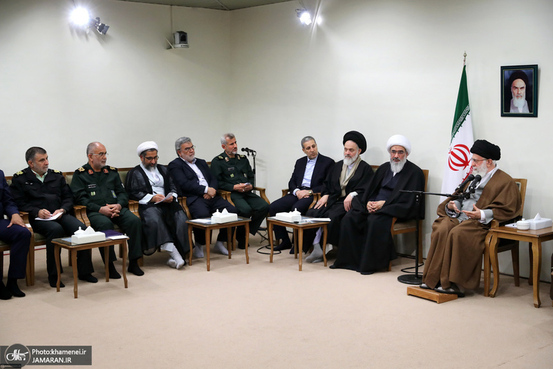 دیدار دست‌اندرکاران کنگره 2000 شهید استان بوشهر با رهبر معظم انقلاب