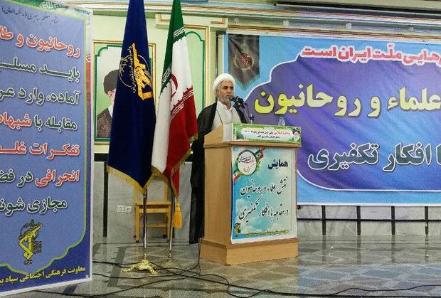 انقلاب اسلامی هویت ملی و استقلال ملت ایران را احیا کرد