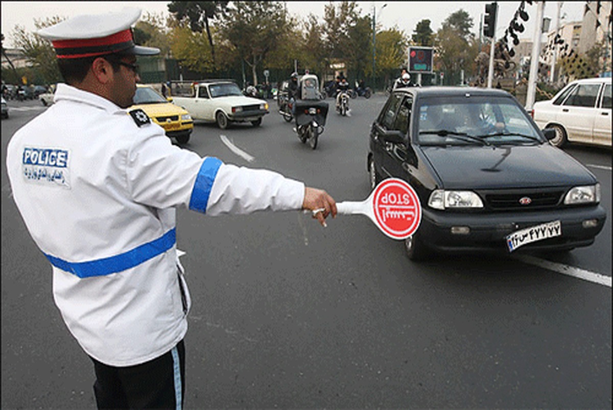 حرکت جالب پلیس برای جلوگیری از ترافیک در پل صدر+ ویدیو