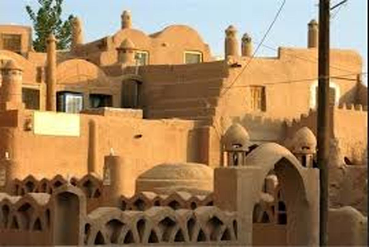 روستای گرمه، جاذبه ای در بیابان با عمری چند هزار ساله + تصاویر