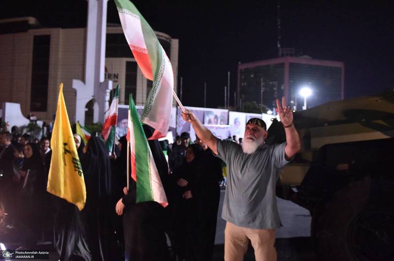 پنجاه و پنجمین شب اجتماع پر شور مردم در میدان جمهوری اسلامی