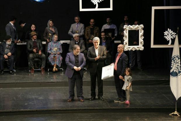 مدیرهنری جشنواره فجر قزوین در بخش هنرهای تجسمی برتر شناخته شد