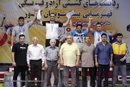 ۵ مدال کشتی‌گیران آذربایجان‌غربی در مسابقات کشتی آزاد قهرمانی پیشکسوتان کشور