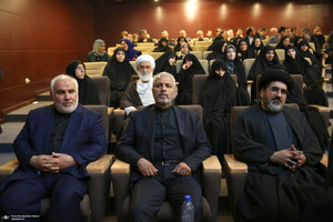 دیدار سرپرست و کارکنان وزارت خارجه باسید حسن خمینی در حرم مطهر امام خمینی (س)