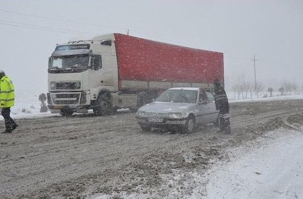 تردد کامیون ها در گردنه های کردستان ممنوع شد
