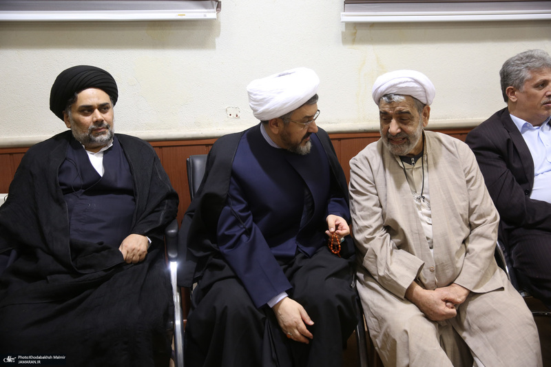 دیدار مهدی کروبی با سید حسن خمینی و جمعی از فعالان سیاسی
