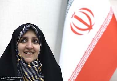 بهروزآذر، معاون پزشکیان: هنرمندان زن خارج از کشور می‌توانند بازگردند 