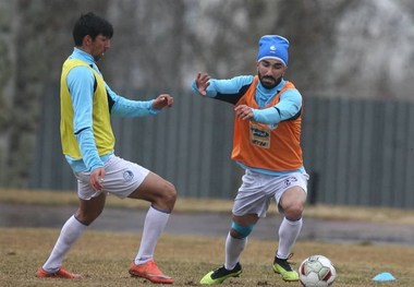  تمرین استقلال در هوای بارانی+ عکس
