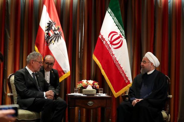 روحانی: همه پرسی استقلال کردستان عراق می تواند یک تنش و درگیری جدید و بسیار خطرناک ایجاد کند / رئیس جمهور اتریش: اقتصاد ایران امیدوار کننده است