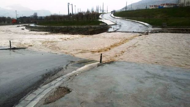 پل های موقت در خرم آباد مسدود شدند