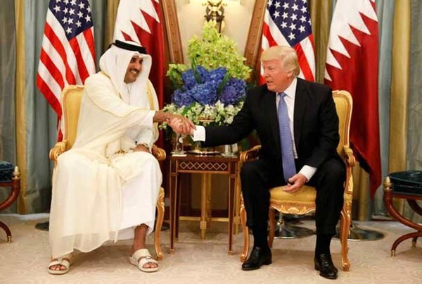 امیر قطر با دمپایی به دیدار ترامپ رفت + عکس