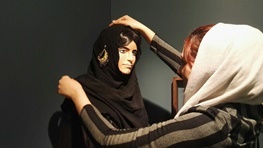 اهدای عروسک های مردم عرب اهواز به موزه ملی عروسک و فرهنگ ایران  عکس