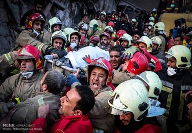  کشف پیکر آخرین آتش نشان از زیر آوار پلاسکو
