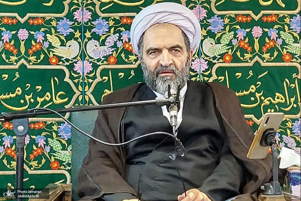 آیت‌الله سروش محلاتی: امنیت جمهوری اسلامی به برکت فداکاری شهدای عزیز است/ ای کاش آن روحیه، صفا، اخلاص و اعتقاد به درستی به نسل بعد منتقل می‌شد/ مبادا ما با خون شهدا تجارت کنیم/ اسلام هرگز اجازه سکوت در برابر ظالم را نمی‌دهد