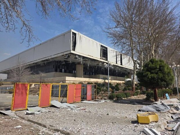 عکس| تخریب ورزشگاه ۱۲ هزارنفری آزادی با تجاوز آمریکایی-صهیونی