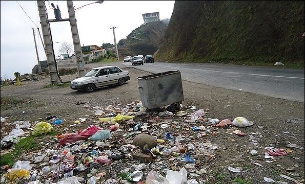 انباشت زباله در حاشیه جاده از مشکلات اساسی صومعه سرا