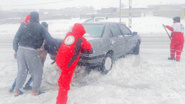 امدادرسانی هلال احمر کهگیلویه و بویراحمد به 120 خودروی گرفتار در برف