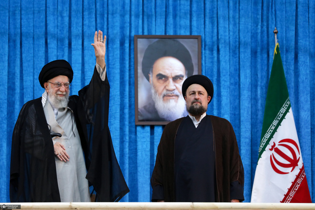 سید حسن خمینی: خامنه‌ای عزیز بزرگ بود و بزرگ ماند و با مرگی سرخ برای همیشه قهرمان مردم ایران و مسلمانان جهان خواهد بود/ مردم شریف ایران با حمایت یکپارچه از تصمیمات مسئولان و درک شرایط حساس کشور، دشمنان اسلام و این آب و خاک را مأیوس خواهند کرد