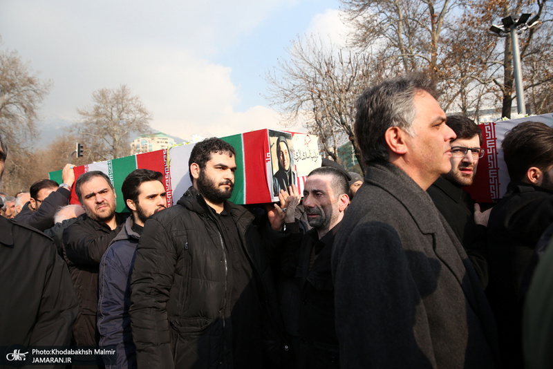 اقامه نماز سید حسن خمینی بر پیکر ٣ تن از شهدای سانحه هواپیمای اوکراینی