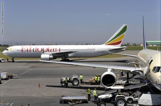 سقوط یک هواپیمای مسافربری اتیوپی با 157 سرنشین+ عکس