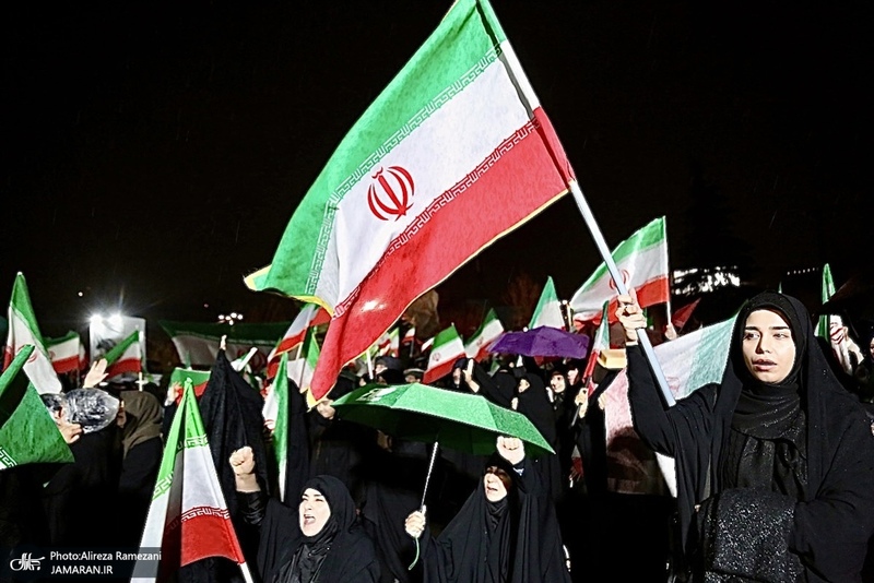 بيست و پنجمين شب اجتماع پرشور مردمى در میدان ونک