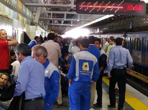 تجمع برخی کارگران یک شرکت پیمانکاری مترو تهران