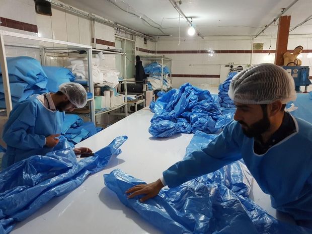 سهم زنان سرپرست خانوار قزوینی در کرونا، تولید لباس ایزوله بیمارستانی