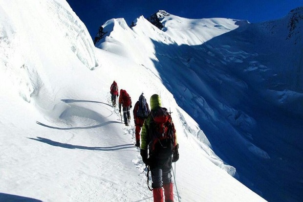 کوهنوردان تکابی به ارتفاع 3000 متری بلقیس صعود کردند