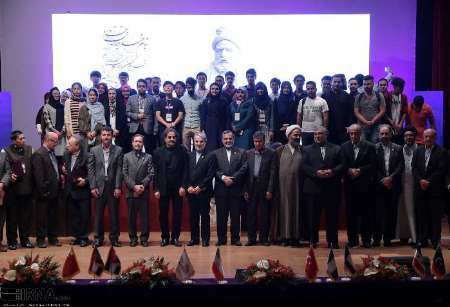 اعطای نشان فرهنگی-هنری فردوسی به هفت پژوهشگر ایرانی و خارجی در مشهد
