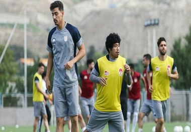 بازگشت هافبک کرونایی تراکتور به تمرینات
