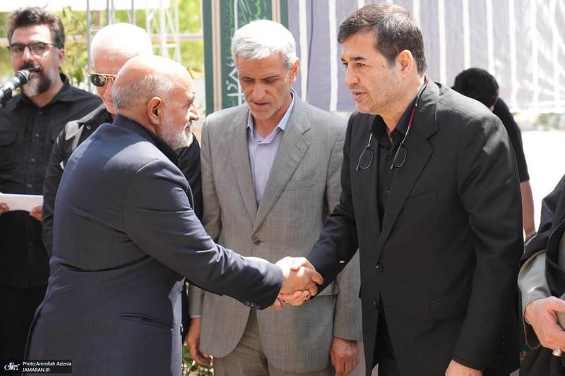 حضور وزیر ورزش در قطعه ۴۲ بهشت زهرا (س)