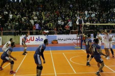 تیم والیبال مقاومت فرمانداری مهاباد عقاب تهران را زمین گیر کرد  پیروزی 3 بر صفر تیم مهاباد