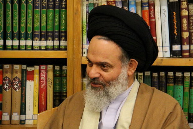 حسینی بوشهری: آیت‌الله کریمی به مسائل فقهی و شرعی تسلط کامل داشت