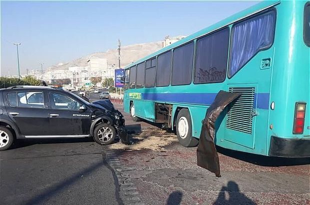 تصادف اتوبوس با خودرو سواری در تهران ۲ مصدوم داشت