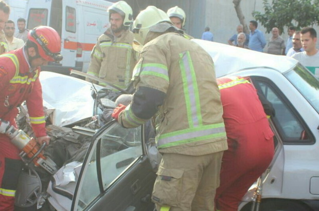 تصادف پراید با خاور در تهران یک کشته و 2 زخمی داشت