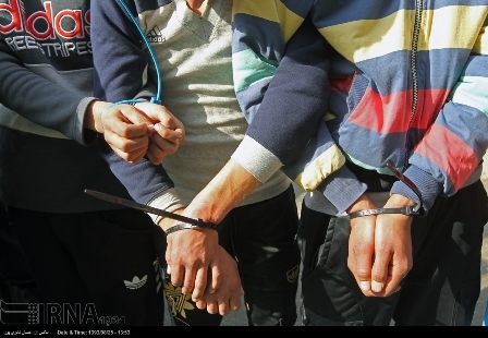 دستگیری سارقان منازل و کشف مواد مخدر شیشه در رشت
