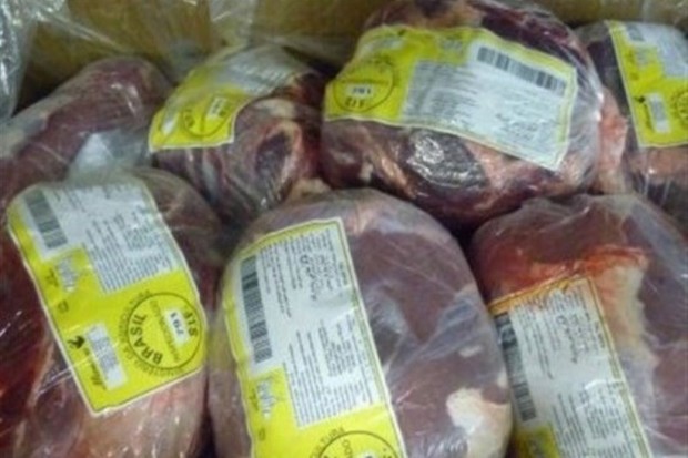 یک تن گوشت قرمز منجمد در سروآباد توزیع شد