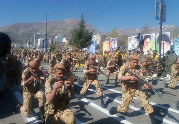 نیروهای مسلح استان کردستان توان نظامی خود را به نمایش گذاشتند+تصاویر