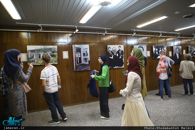 بازدید جمعی از شخصیتهای اجتماعی و فرهنگی کشورهای بوسنی و مقدونیه از بیت امام در جماران
