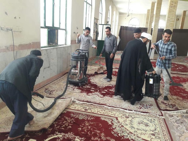 مساجد و حسینیه‌های ایذه در آستانه ماه رمضان غبارروبی شدند
