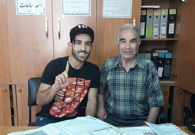  بختیار رحمانی قراردادش را با سپاهان ثبت کرد+ عکس