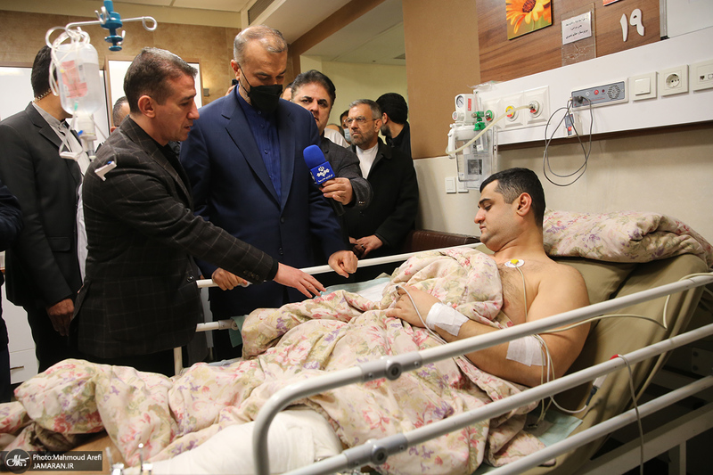 عیادت وزیر امور خارجه از مجروحان حادثه سفارت آذربایجان