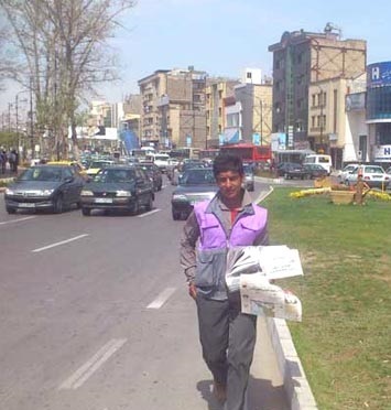 70 نوجوانان روزنامه فروش زیر پوشش بهزیستی خراسان رضوی