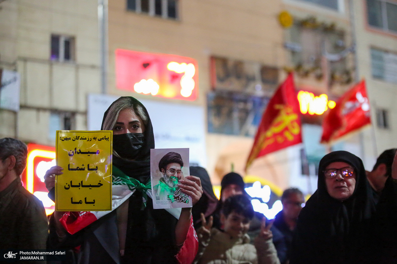 حرکت دسته مردمى پرچمداران ایران به مناسبت روز جمهوری اسلامی ایران-۲