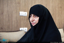 لاله افتخاری، نماینده ادوار مجلس شورای اسلامی: «همدلی مسئولان» باعث شد مردم خیابان را ترک نکنند/ به مسئولان اعتماد کنیم/ نه باید جلوتر از رهبر حرکت کرد و نه عقب‌تر ماند