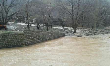 سیل راه ارتباطی پنج روستای میاندوآب را قطع کرد
