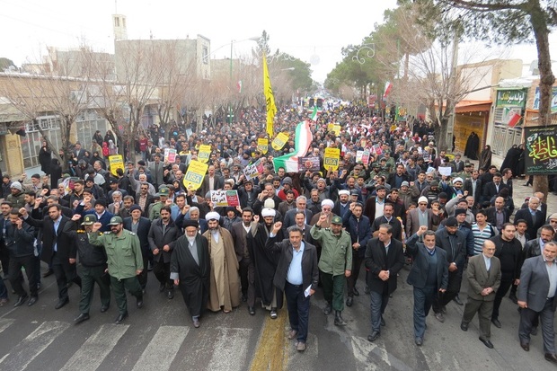 راهپیمایی حماسی 22 بهمن در نائین برگزار شد