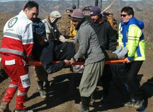 هلال احمر مراوه تپه یک بیمار روستایی محصور دربرف را نجات داد